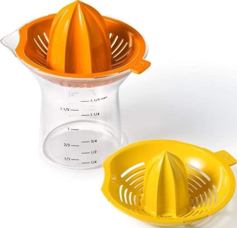 OXO Good Grips - Presse-citron et orange 2 en 1 avec récipient doseur - Presse-agrumes manuel